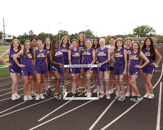 8th girls track 2952